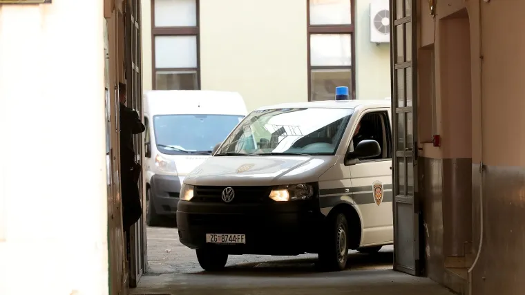 Izvukli milijune iz Željezare Sisak i kupovali nekretnine: 'Malo ćemo vi&scaron;ka uzeti, p...a mu materina'