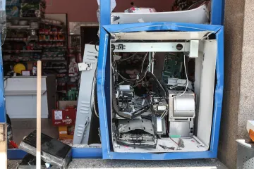 U Karlovcu pljačkaši provalili u bankomat