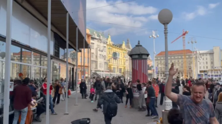 Zagreb pjeva i ple&scaron;e, tulum se preselio na Trg. Mate Rimac objavio snimku iz centra: 'Volim ovaj grad'