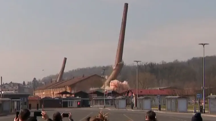 VIDEO U Zagrebu sru&scaron;eni ogromni dimnjaci uz zvuke sirene
