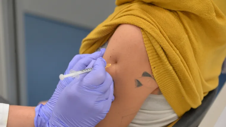 Cijepljenje preko reda događa se i drugdje u svijetu, no u odnosu na Hrvatsku postoji jedna vrlo važna razlika