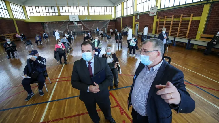 Capak o gužvi na punktu za cijepljenje: 'Htjeli smo da svakih pola sata dođe 70 ljudi, ali bojali su se da neće doći na red'