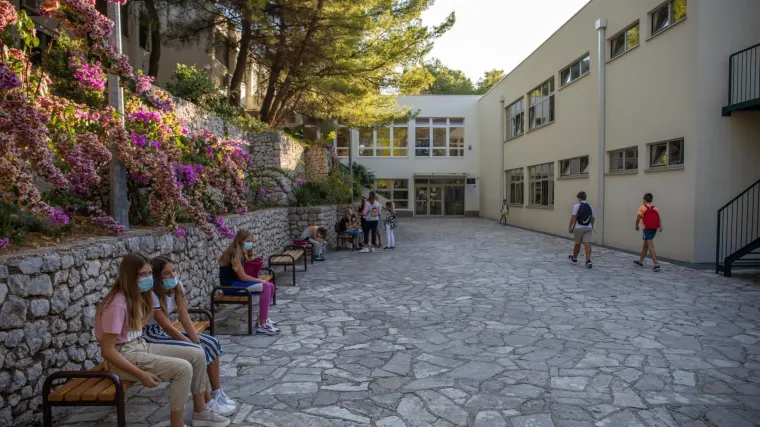 Zbog porasta broja zaraženih, Dubrovačko-neretvanska županija predložit će zatvaranje &scaron;kola, neke već pre&scaron;le na model C