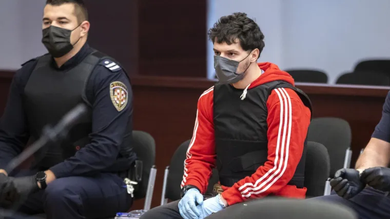 'Pravda nije zadovoljena! Na&scaron;a djeca trunu u grobu, a on živi bolje nego prije'