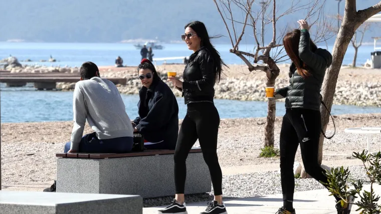 Na&scaron; meteorolog zna do kada će biti ovako toplo, a i za&scaron;to vam se čini da je sunce malo mutno