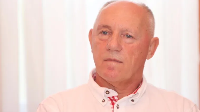 Nakon informacije da je ravnatelj tražio novac od ljudi koji su do&scaron;li po pomoć oglasio se Crveni križ: Tražili su njegovu ostavku, ali on ju ne da!