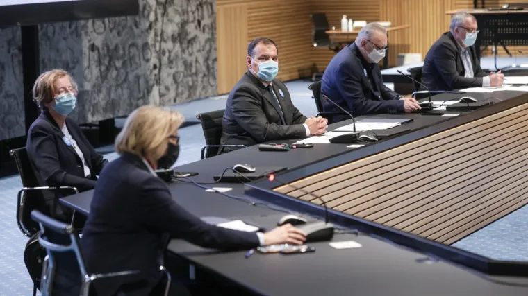 Vraća se karantena od 14 dana za oboljele! Stožer objavio detalje popu&scaron;tanja mjera: 'Kafići i restorani mogu raditi do 22 sata. Nema glazbe'