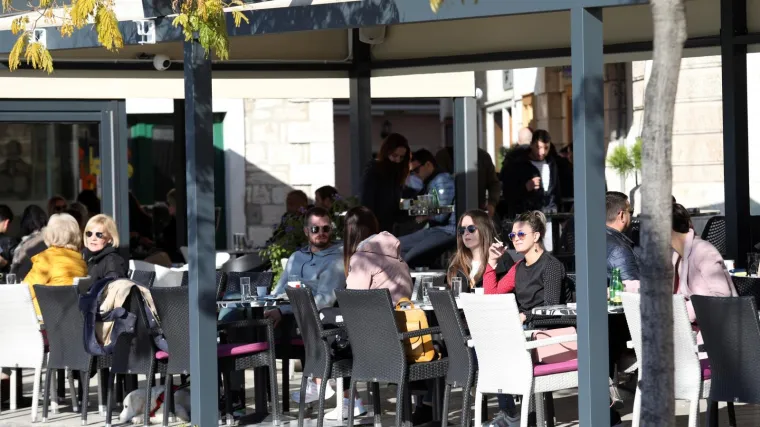 Stožer promijenio odluku u vezi glazbe u kafićima: Muzika može, ali uz jedan uvjet