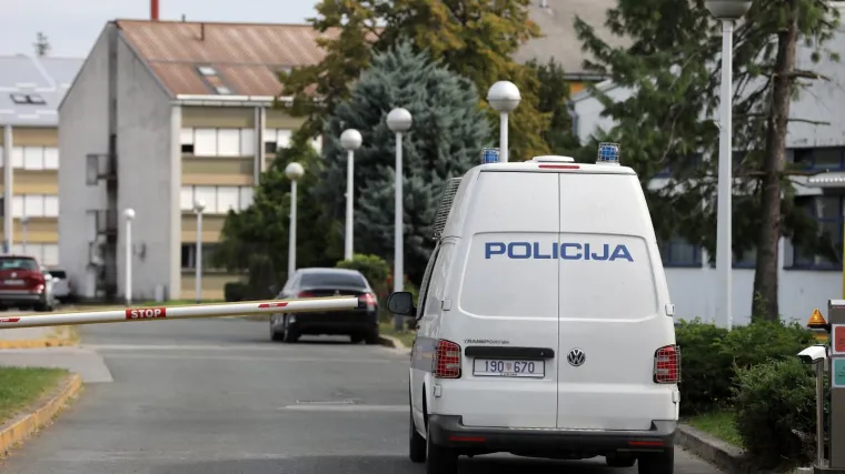 Drama u Vukovaru: Golfom se zabio u policijski auto, dva policajca ozlijeđena!