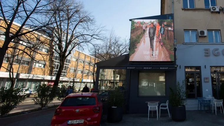 FOTO Legendarna fotografija na kafiću: Ovako je Mostar odao počast zagrebačkom gradonačelniku Bandiću