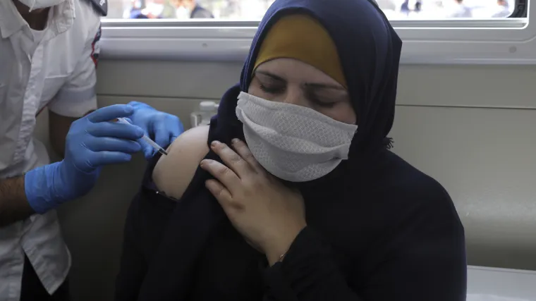 Izrael će cijepiti Palestince s izraelskom radnom dozvolom