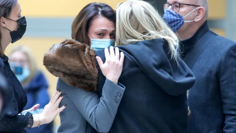 Tuga zbog smrti, poznati se upisuju u knjige žalosti: Bandićeva zamjenica plakala u Poglavarstvu...