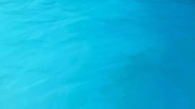 &Scaron;to vidite na ovoj fotografiji? Ni&scaron;ta? Pogledajte opet... A &scaron;to ako vam kažemo da se u bazenu nalazi - dijete?