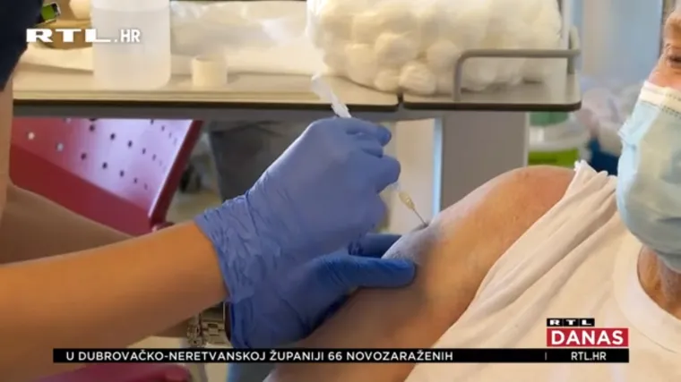U Rijeci su na cijepljenje stigli pacijenti koji idu na dijalizu: 'Moram se za&scaron;titi, zbog dvogodi&scaron;njeg unuka'