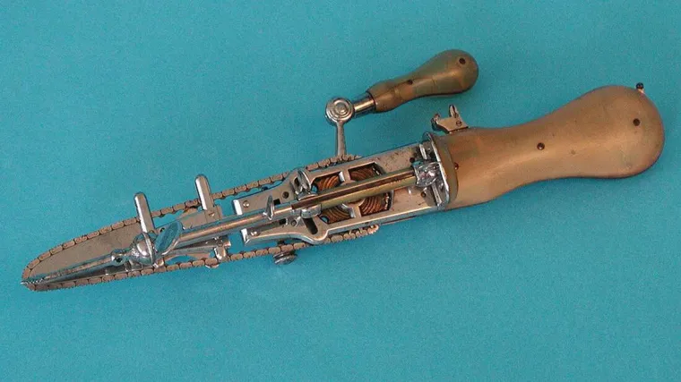 Ne biste vjerovali! Motornoj pili prva svrha nije bila rezanje stabala, već je služila pri porodu