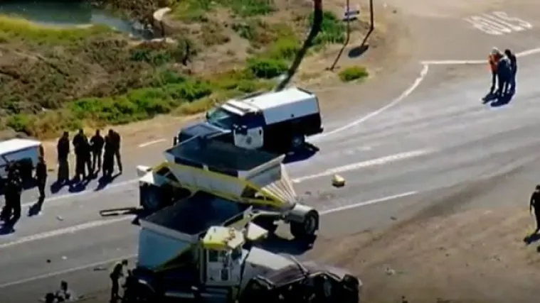 Najmanje 15 osoba je poginulo u Kaliforniji, sudarilo se vozilo puno putnika i kamion