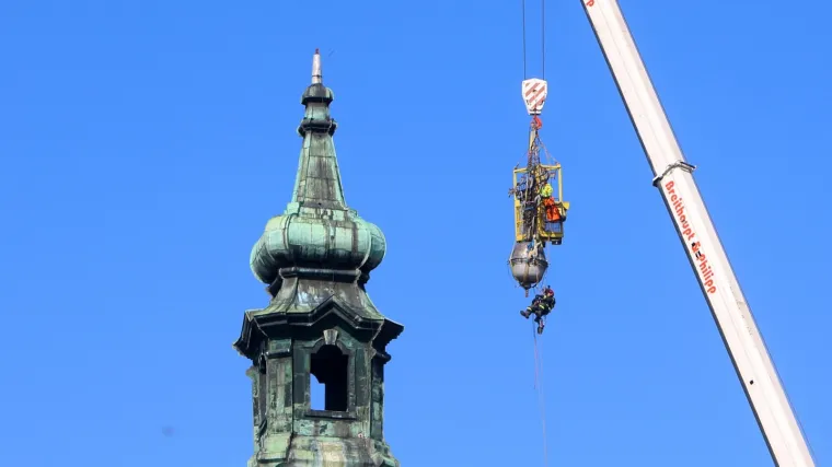 Skidali križ s karlovačke crkve, a ispod njega prona&scaron;li tajanstveni svitak iz 1794.