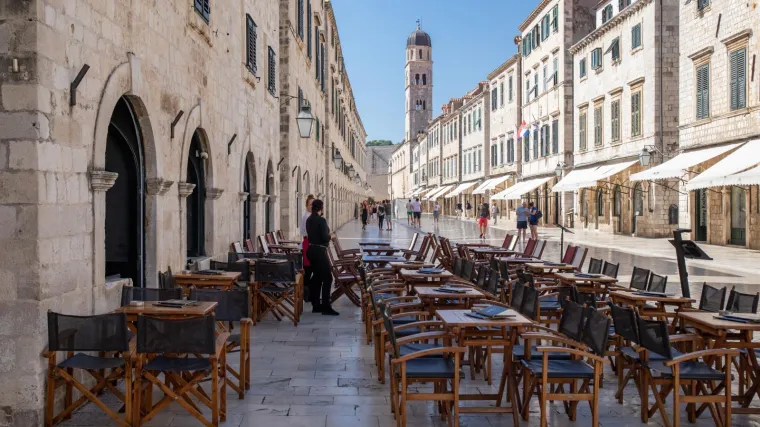 Nove nužne epidemiolo&scaron;ke mjere: Opet se zatvaraju kafići, na privatnim okupljanjima najvi&scaron;e osam osoba...