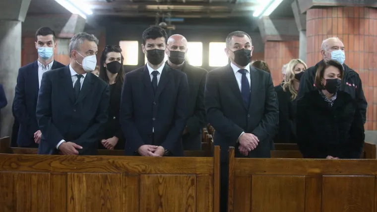 FOTO Misa zadu&scaron;nica za Milana Bandića: Obitelj te najbliži prijatelji i suradnici molili za gradonačelnika