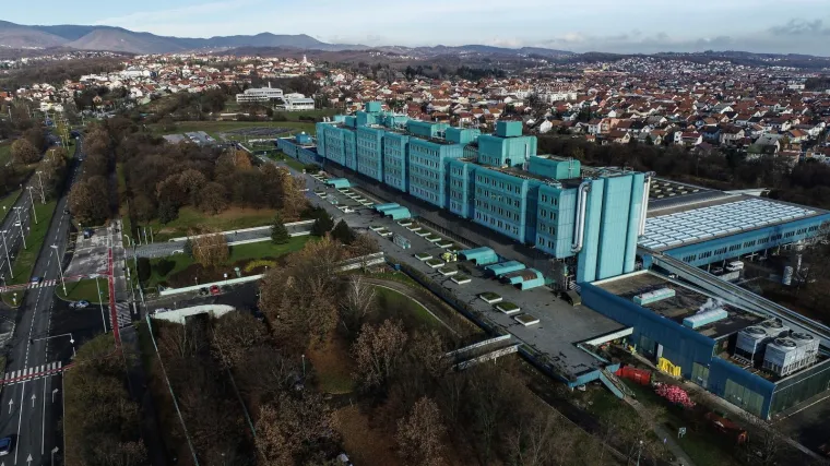 'Moramo se cijepiti, kako ćemo funkcionirati ovako skriveni s maskama? Vratite mi moj život!'