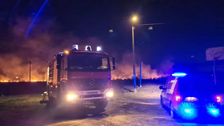 U mjestu kod Petrinje izbio požar: 'Uzrok je najvjerojatnije ljudski faktor. Jako je te&scaron;ko gasiti'