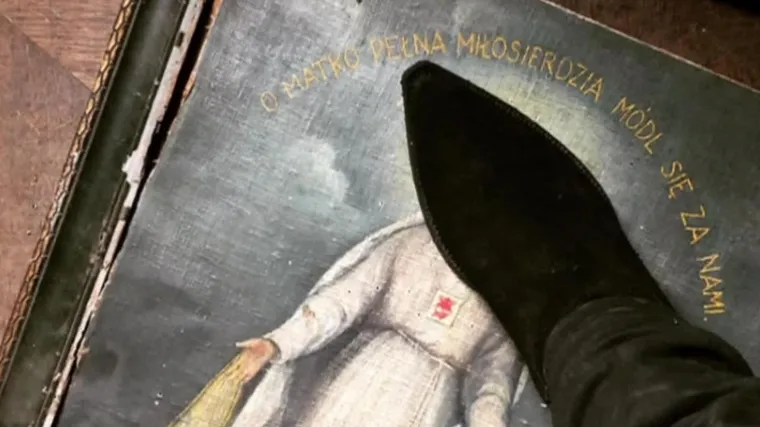 Zbog ove fotografije poljski heavy metalac mora platiti 3340 eura kazne, a prijeti mu i zatvor