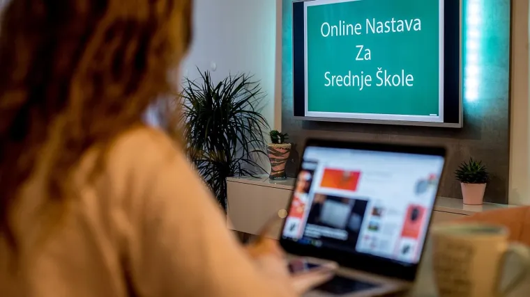 Stručnjaci upozoravaju da virtualna nastava ugrožava njihov dru&scaron;tveni razvoj i mentalno zdravlje