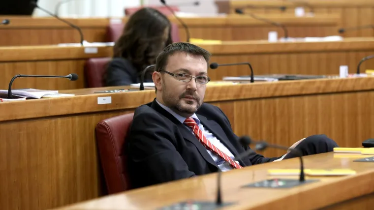 Pojavio se u Saboru bez maske; 'To sam napravio u znak prosvjeda zbog kr&scaron;enja mjera na Mirogoju'