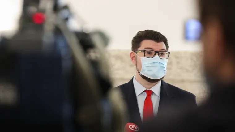 'Očito ni u smrti ne možemo biti jednaki, jučer smo gledali šaradu'