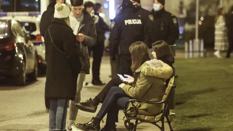 Dežurali kako se mladi ne bi okupljali