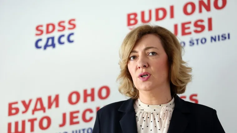 Ravnatelju vukovarske &scaron;kole razbijen automobil, SDSS: 'Nije riječ o slučajnom incidentu'