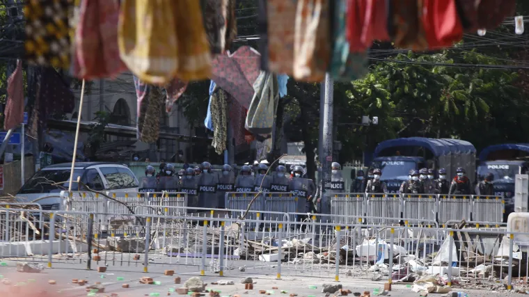 60 posto prosvjednika u Mjanmaru su žene: 'Na&scaron;e suknje longys nas fizički &scaron;tite. Snage sigurnosti ih se boje'