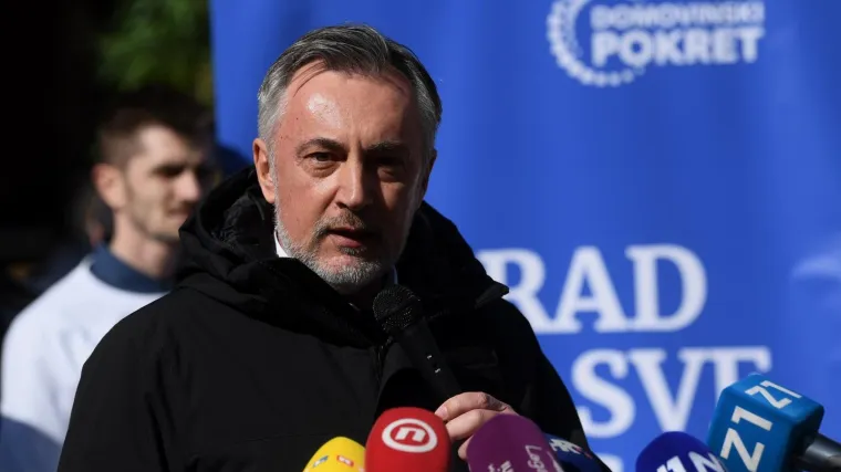 &Scaron;koro darivao Zagrepčanke cvijećem za Dan žena pa opleo po Filipoviću: 'On je bio u dubokom snu četiri godine'