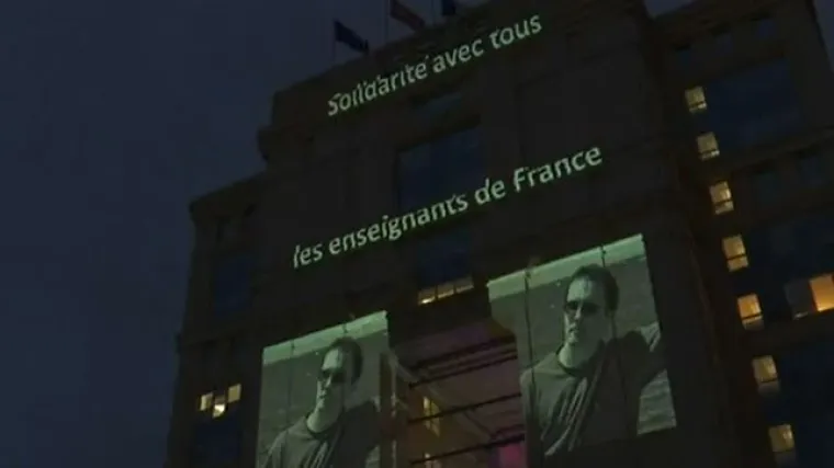 Sjećate li se potresne priče o ubijenom profesoru i optuženoj djevojčici u Parizu? Dobila je nastavak...