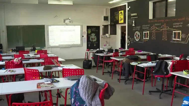 Prazni stolci u &scaron;koli, prazne klupe u crkvi, troje stanovnika u centru Petrinje: Reportaža iz Banovine iz koje je iselilo najmanje 1400 ljudi