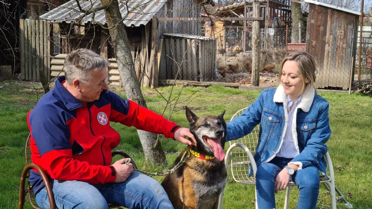 FOTO Dracko ju je spasio iz ru&scaron;evina potresa: Dirljivo upoznavanje koje je nalikovalo na susret dvoje starih prijatelja