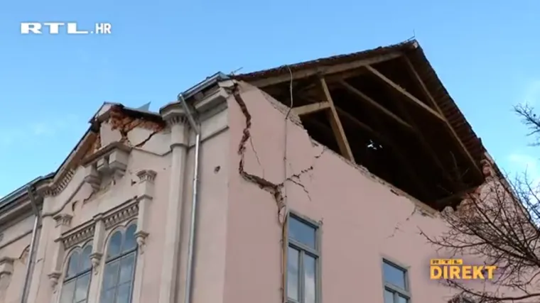 Prazni stolci u &scaron;koli, prazne klupe u crkvi, troje stanovnika u centru Petrinje: Reportaža iz Banovine iz koje je iselilo najmanje 1400 ljudi