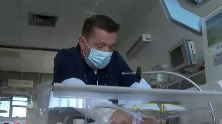 Zahvaljujući va&scaron;im donacijama, prijevremeno rođene bebice u KBC Rijeka sad imaju najbolji mogući privremeni dom - u najsuvremenijem inkubatoru