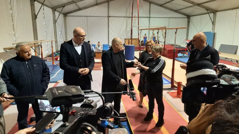 Petrinjci su dobili privremenu montažnu gimnastičku dvoranu. Sport se vraća u potreseno područje