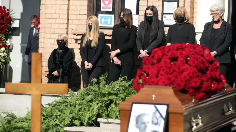 Kolika je granica između privatnosti i javnog interesa i imaju li pravo građani znati sve o smrti gradonačelnika?