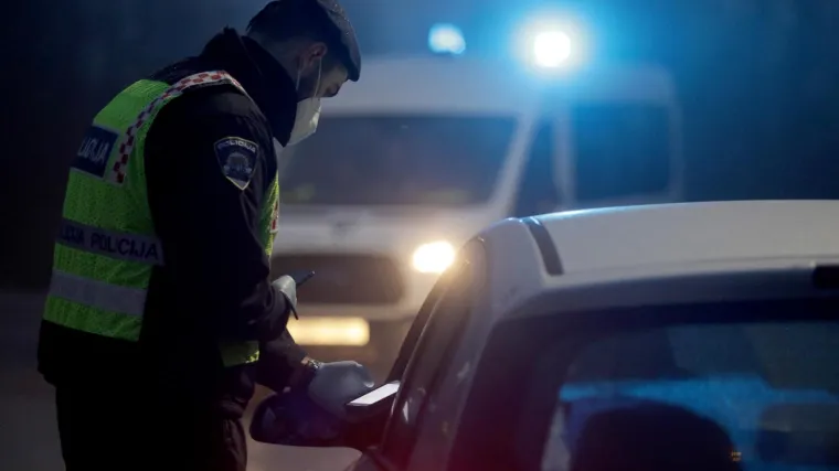 Autom pokosio dvoje djece na zebri i produžio dalje