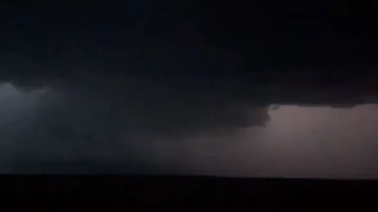 Snimke tornada izbliza ostavile su mnoge bez riječi - prirodna pojava pro&scaron;irila se dru&scaron;tvenim mrežama