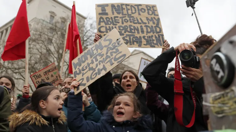 Zbog velikog skandala u policiji lavina prosvjeda prerasla u okr&scaron;aj policije i građana