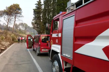 Počela je izvirati iz zida jednog postrojenja, navodno je riječ o - solnoj kiselini?!