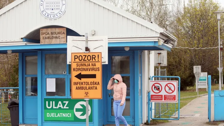 Portir u bolnici se zapričao i rampom poklopio auto pacijentice: Mora platiti &scaron;tetu, ali on je jo&scaron; tužio - bolnicu!