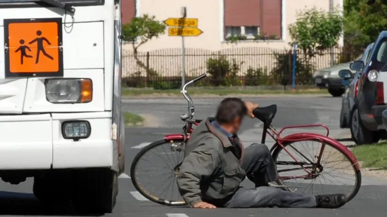 Pijan na biciklu teturao po sredini ceste u Čaglinu. Policajci ga priveli na triježnjenje u stanicu