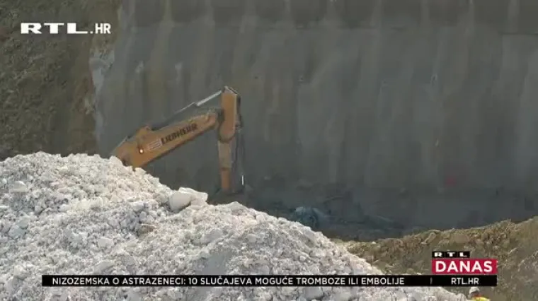 Moraju na posao, u &scaron;kolu i u vrtić - brodom. Nije ba&scaron; najbolje, ali sad im je to jedino rje&scaron;enje
