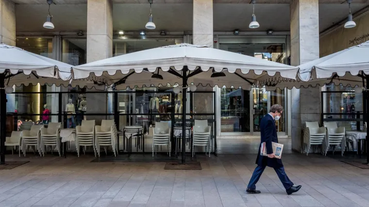 Izlazak van samo zbog kupovine, hitnog slučaja ili posla; Sport na svježem zraku? Samo ako su sami