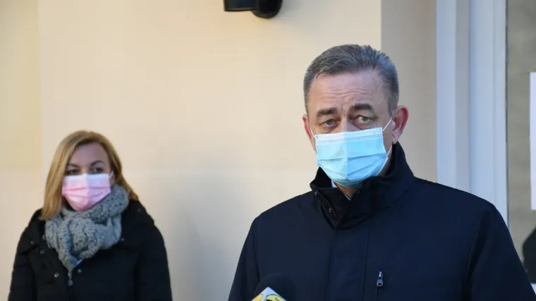 Odgodili cijepljenje AstraZenecom jer čekaju EMA-u pa se ispravili: 'To je privremena obustava zbog straha ljudi'