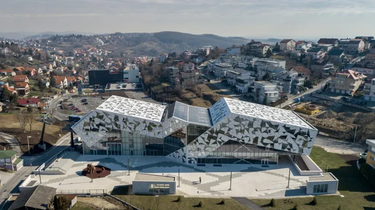 Otvorenje sljemenske žičare kasni godinu dana, ali su zaposlena 32 radnika za 260 000 kn mjesečno